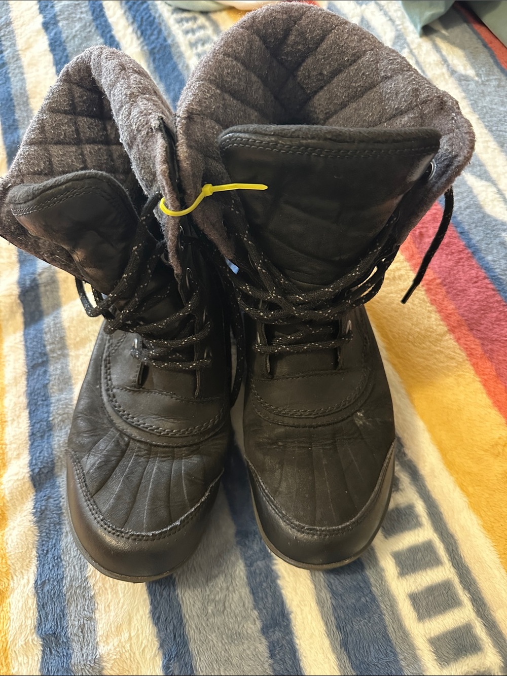Sorrel Black Quilted Winter Lace-Up Boots size 8